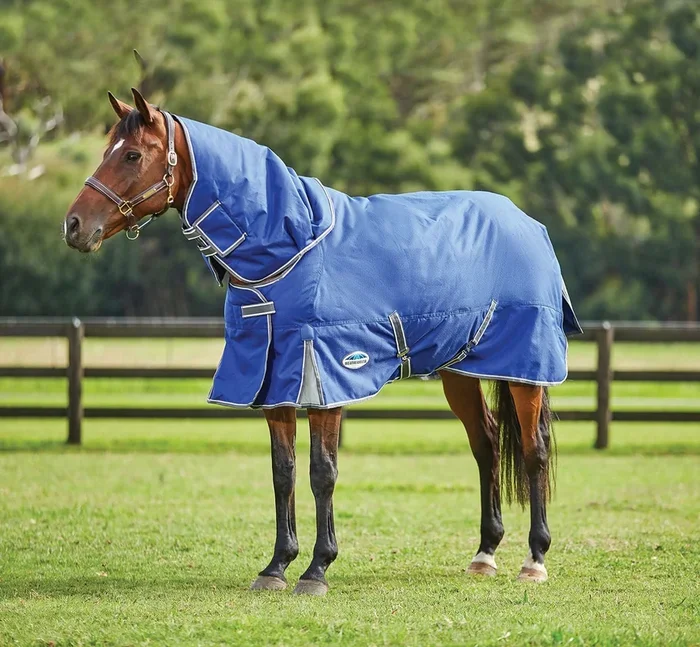 Manta para caballos de tamaño mediano con cuello desmontable ComFITec Premier Free II de WeatherBeeta